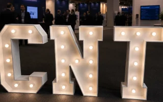 CNT – Lettres lumineuses InstantLed Lettres CNT lumineuses sur un salon professionnel