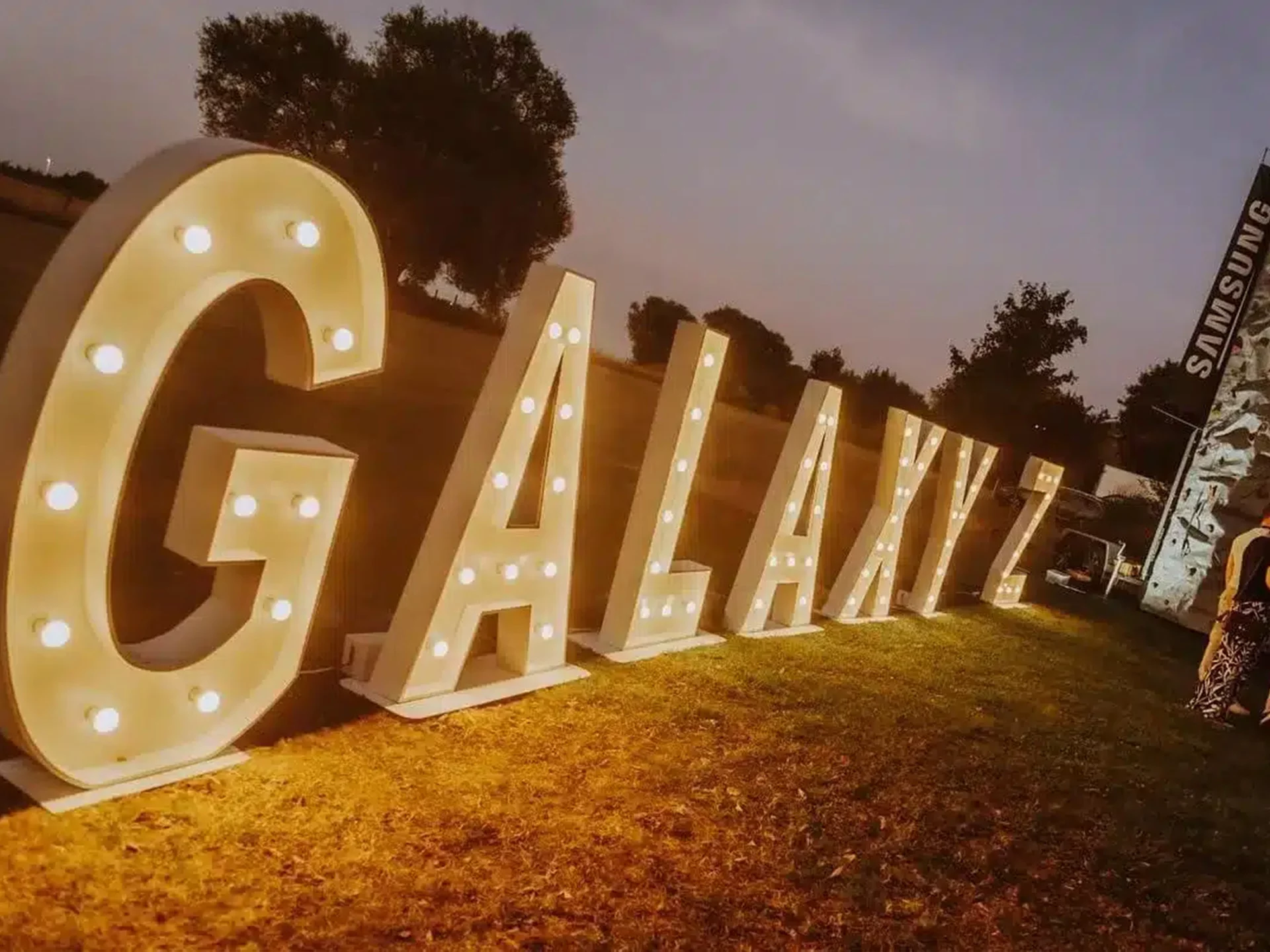 Lettres GALAXY lumineuses sur mesure pour Samsung