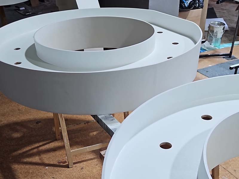 Fabrication du logo Odoo en lettres lumineuses
