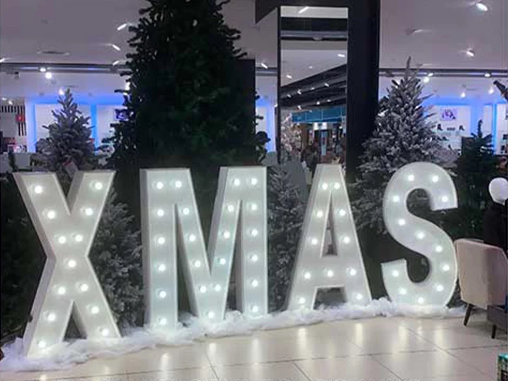 XMAS – Lettres lumineuses InstantLED – 140cm Lettres XMAS lumineuses de 1m40 pour un décor de fin d’année