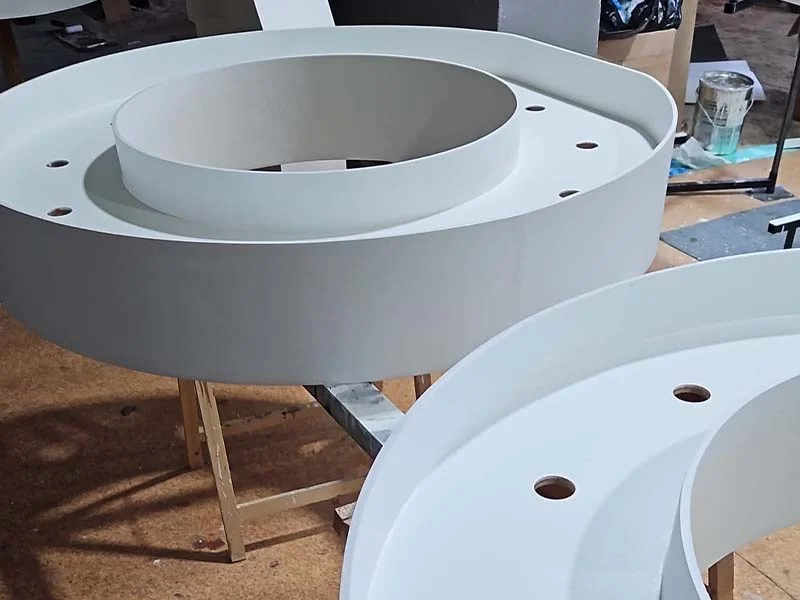 Fabrication du logo Odoo en lettres lumineuses