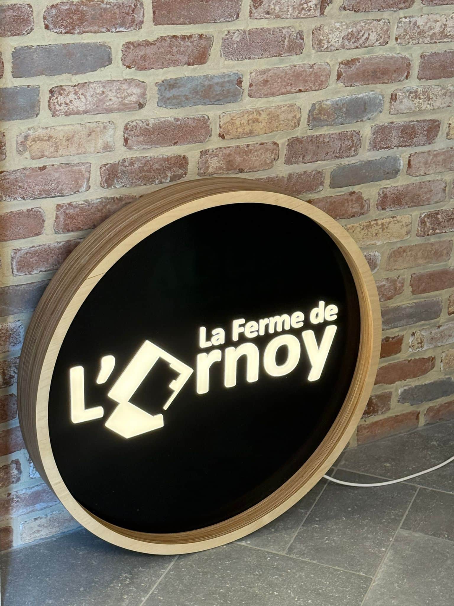Enseigne lumineuse ronde La Ferme de l’Ornoy